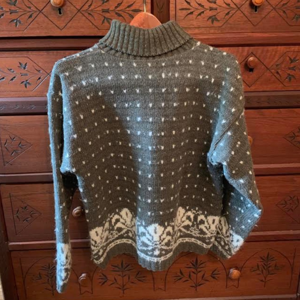 Well Made Vintage Sweater Alps Small